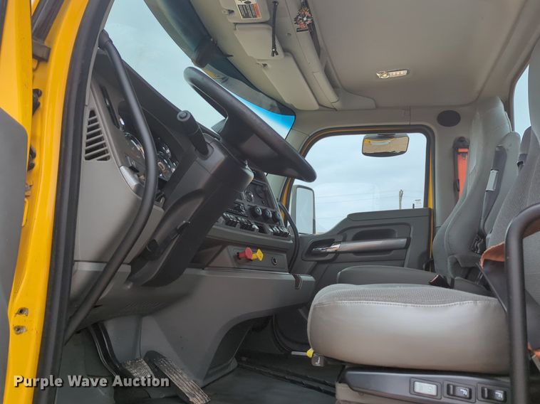 image for item OD9268 2019 Kenworth  T680 semi truck