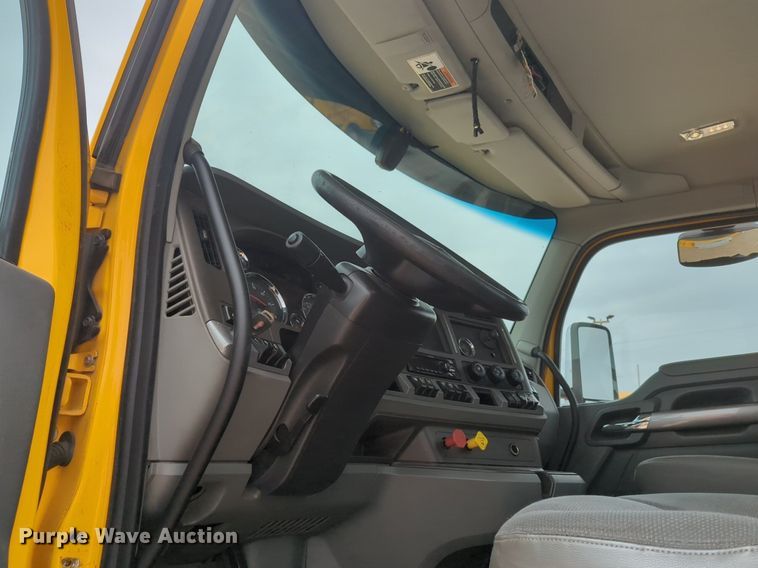 image for item OD9268 2019 Kenworth  T680 semi truck