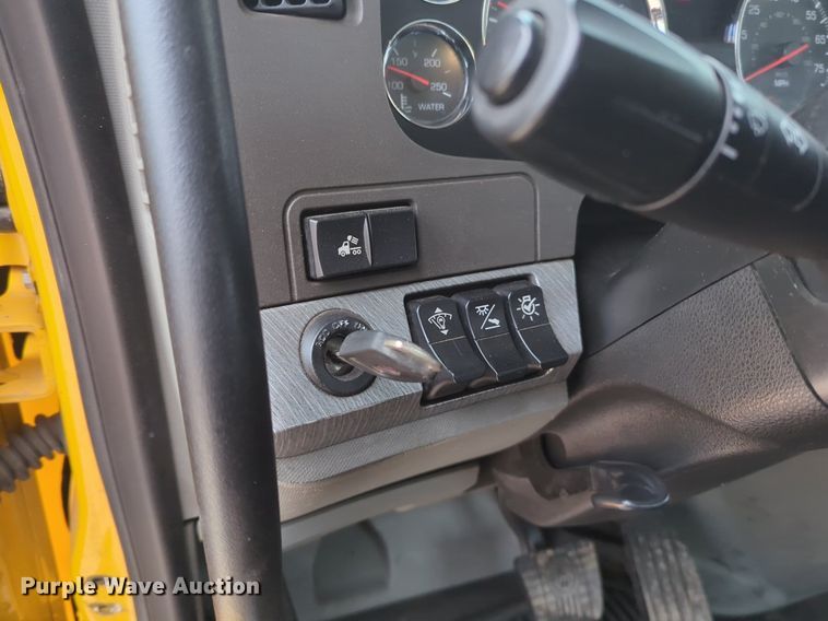 image for item OD9268 2019 Kenworth  T680 semi truck