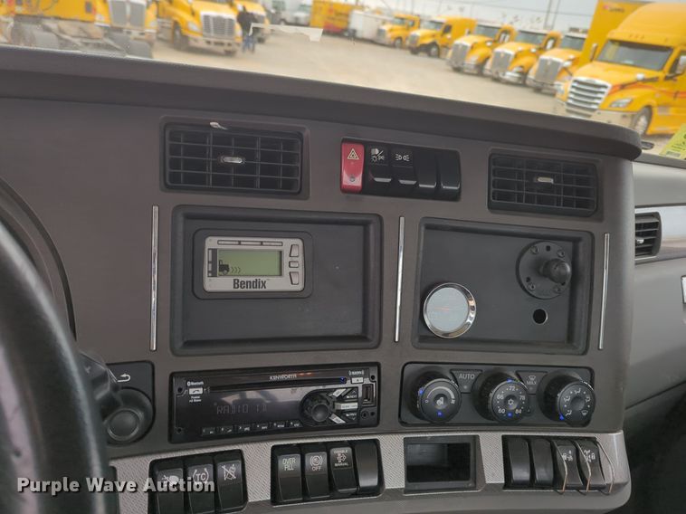 image for item OD9268 2019 Kenworth  T680 semi truck