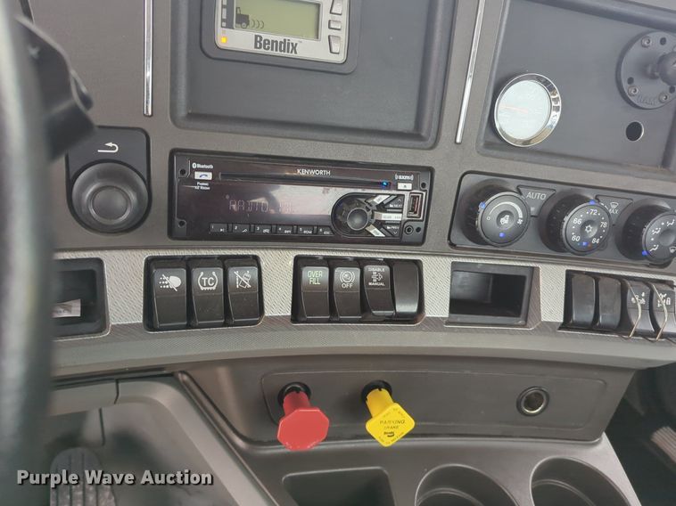 image for item OD9268 2019 Kenworth  T680 semi truck