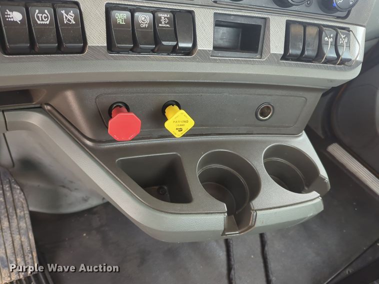 image for item OD9268 2019 Kenworth  T680 semi truck