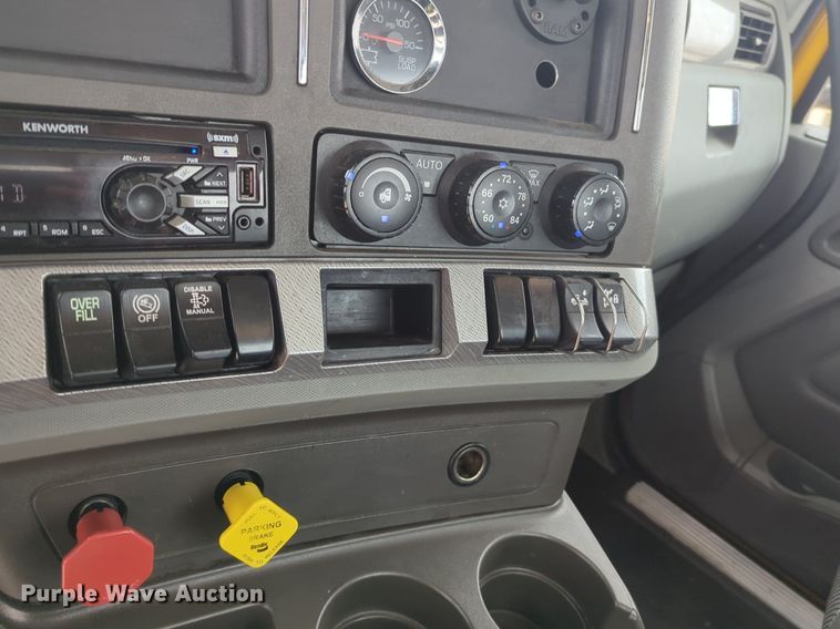 image for item OD9268 2019 Kenworth  T680 semi truck