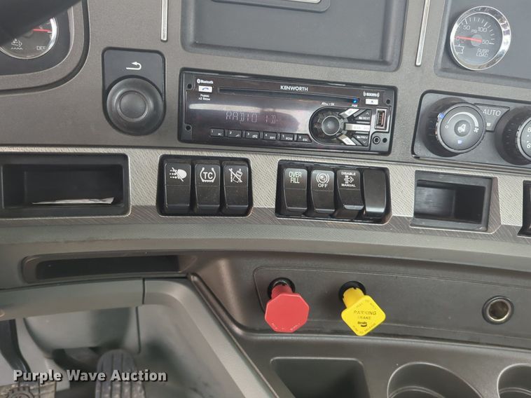 image for item OD9268 2019 Kenworth  T680 semi truck