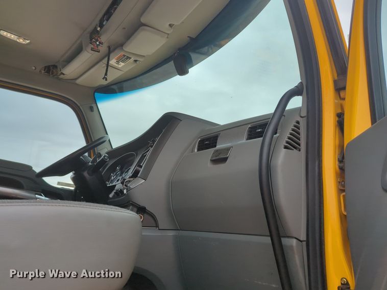 image for item OD9268 2019 Kenworth  T680 semi truck