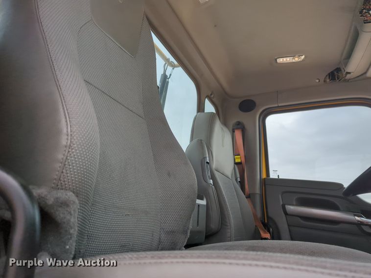 image for item OD9268 2019 Kenworth  T680 semi truck