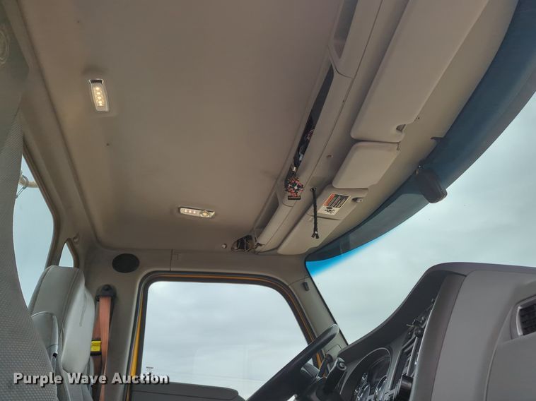 image for item OD9268 2019 Kenworth  T680 semi truck