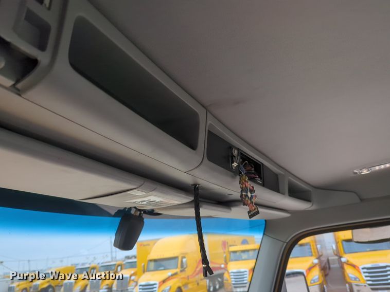 image for item OD9268 2019 Kenworth  T680 semi truck