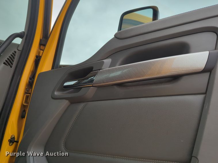 image for item OD9268 2019 Kenworth  T680 semi truck