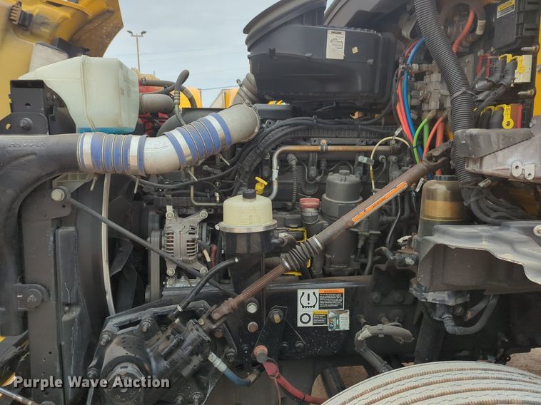 image for item OD9268 2019 Kenworth  T680 semi truck