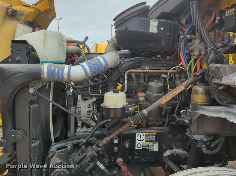 image for item OD9268 2019 Kenworth  T680 semi truck