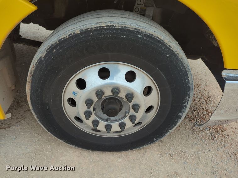 image for item OD9268 2019 Kenworth  T680 semi truck