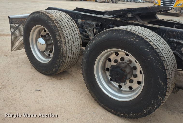 image for item OD9268 2019 Kenworth  T680 semi truck