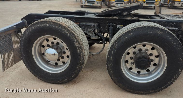 image for item OD9268 2019 Kenworth  T680 semi truck