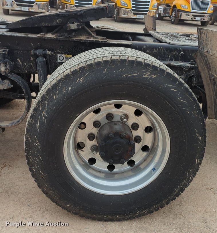 image for item OD9268 2019 Kenworth  T680 semi truck