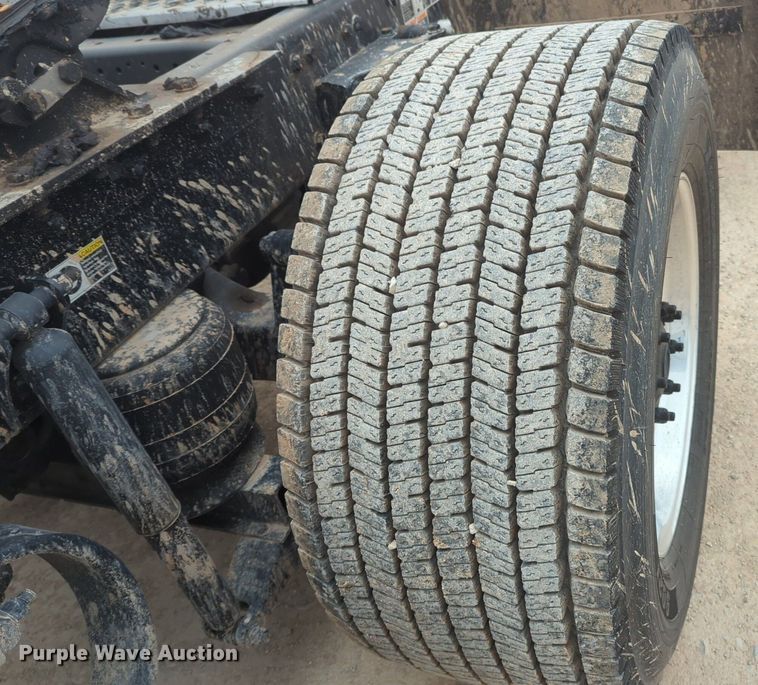 image for item OD9268 2019 Kenworth  T680 semi truck