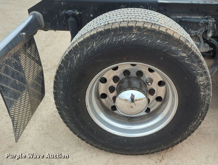 image for item OD9268 2019 Kenworth  T680 semi truck