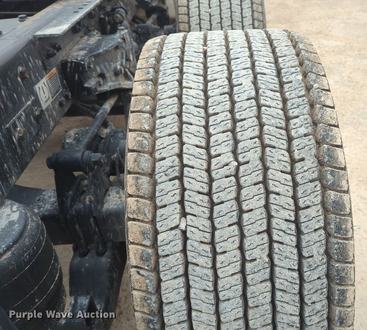 image for item OD9268 2019 Kenworth  T680 semi truck