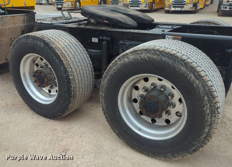 image for item OD9268 2019 Kenworth  T680 semi truck