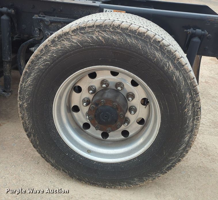 image for item OD9268 2019 Kenworth  T680 semi truck