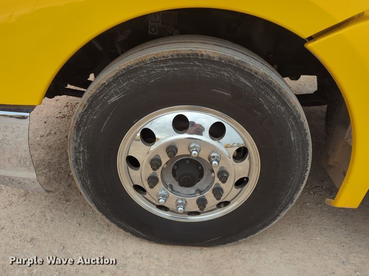 image for item OD9268 2019 Kenworth  T680 semi truck