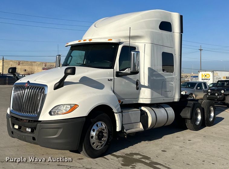 image for item OF9279 2018 International  LT625 semi truck