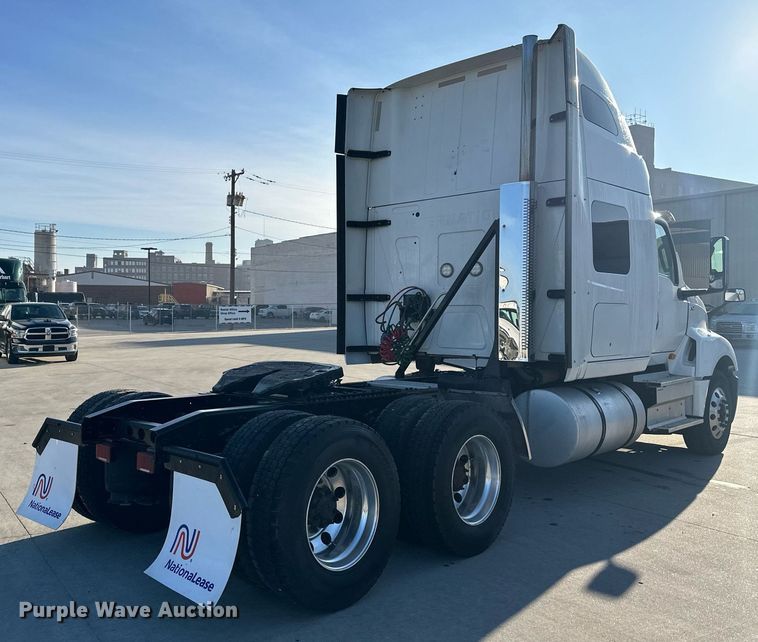 image for item OF9279 2018 International  LT625 semi truck