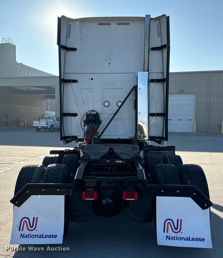 image for item OF9279 2018 International  LT625 semi truck