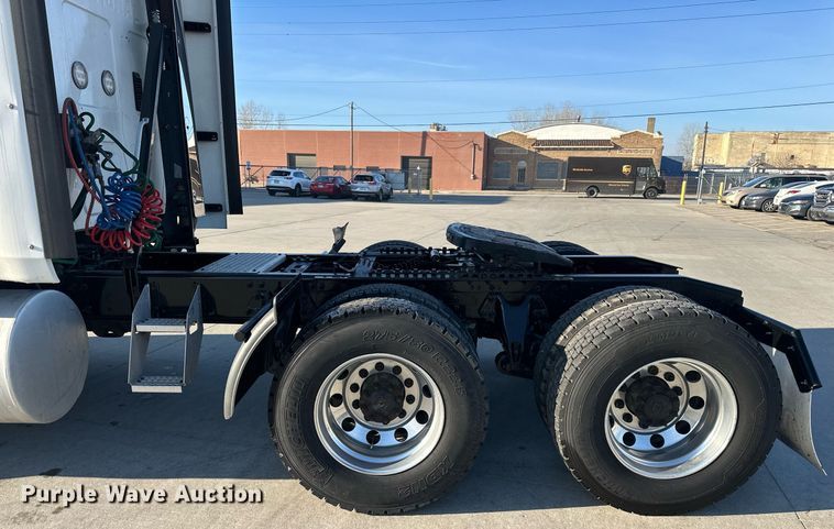 image for item OF9279 2018 International  LT625 semi truck