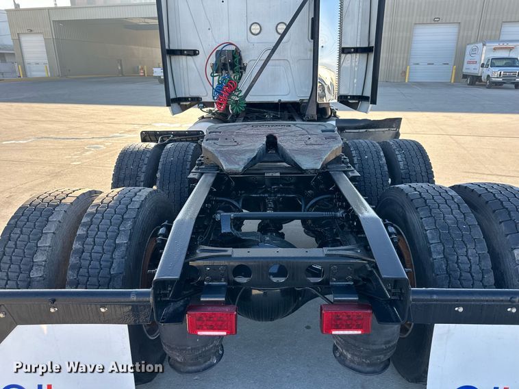 image for item OF9279 2018 International  LT625 semi truck