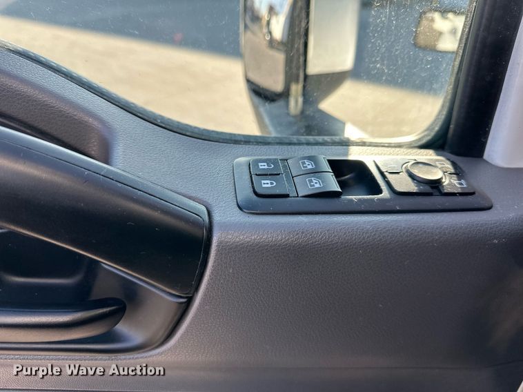 image for item OF9279 2018 International  LT625 semi truck