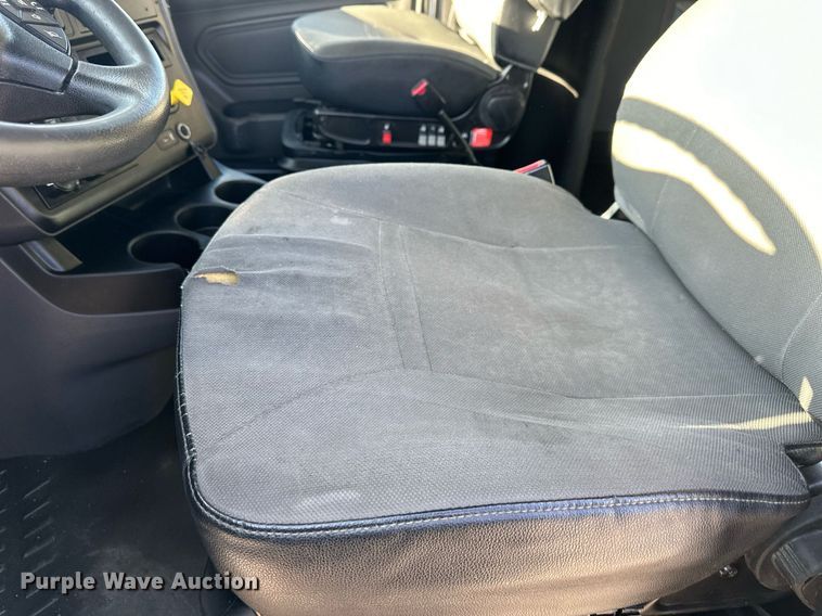 image for item OF9279 2018 International  LT625 semi truck