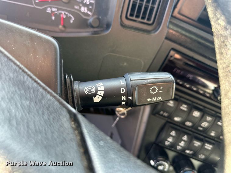 image for item OF9279 2018 International  LT625 semi truck