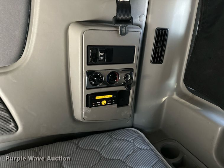 image for item OF9279 2018 International  LT625 semi truck