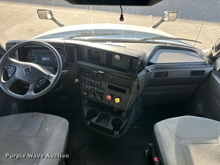 image for item OF9279 2018 International  LT625 semi truck