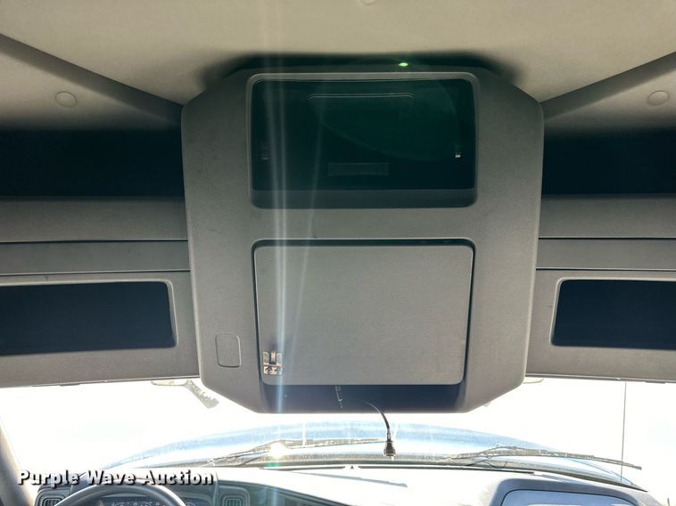 image for item OF9279 2018 International  LT625 semi truck