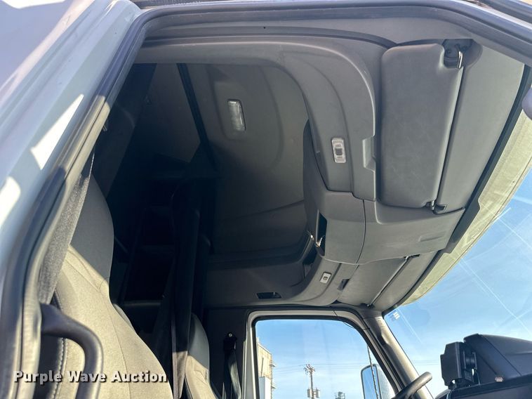 image for item OF9279 2018 International  LT625 semi truck