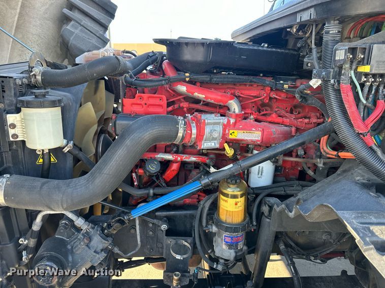 image for item OF9279 2018 International  LT625 semi truck