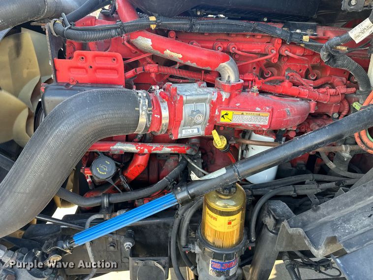 image for item OF9279 2018 International  LT625 semi truck