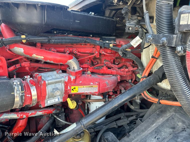 image for item OF9279 2018 International  LT625 semi truck