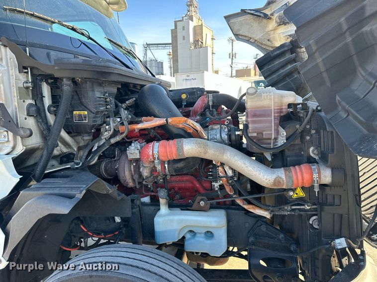 image for item OF9279 2018 International  LT625 semi truck