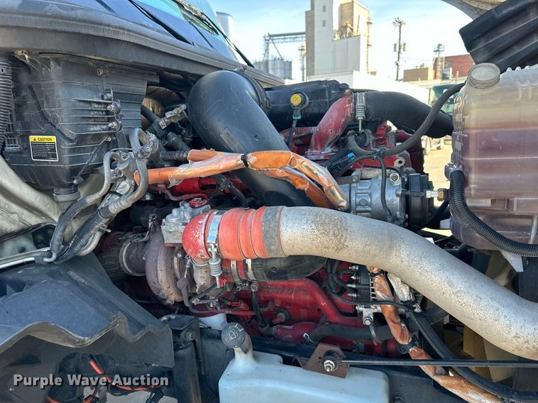 image for item OF9279 2018 International  LT625 semi truck