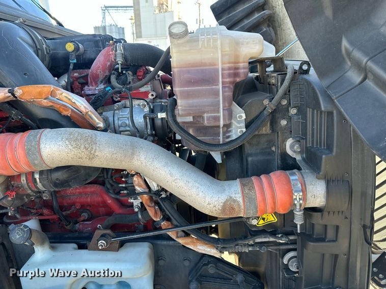 image for item OF9279 2018 International  LT625 semi truck