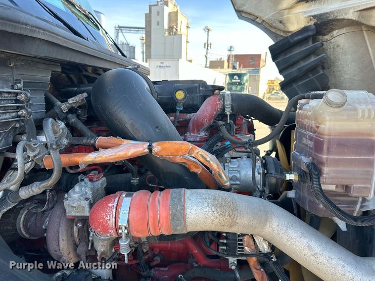 image for item OF9279 2018 International  LT625 semi truck