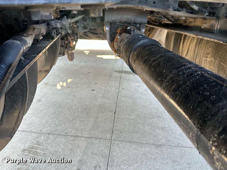 image for item OF9279 2018 International  LT625 semi truck