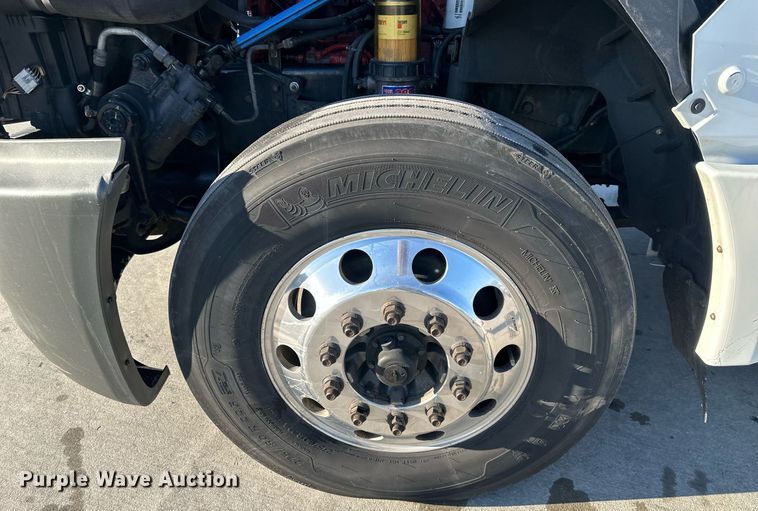 image for item OF9279 2018 International  LT625 semi truck