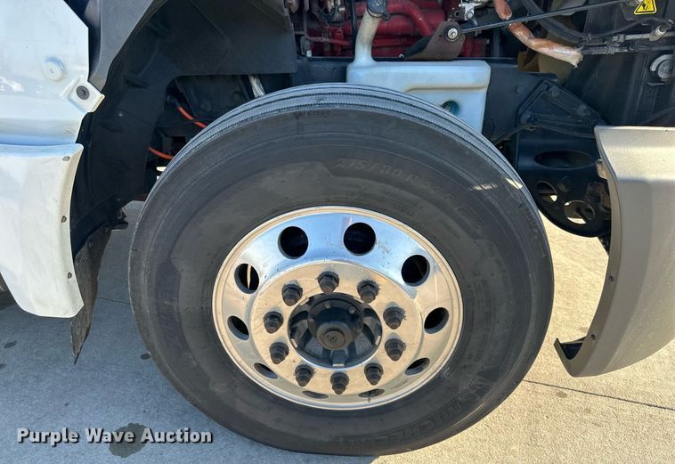 image for item OF9279 2018 International  LT625 semi truck