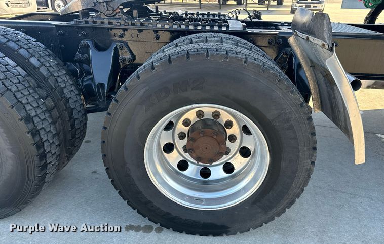 image for item OF9279 2018 International  LT625 semi truck