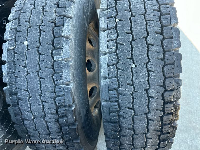 image for item OF9279 2018 International  LT625 semi truck