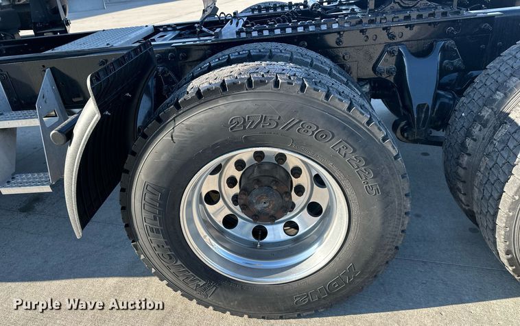 image for item OF9279 2018 International  LT625 semi truck